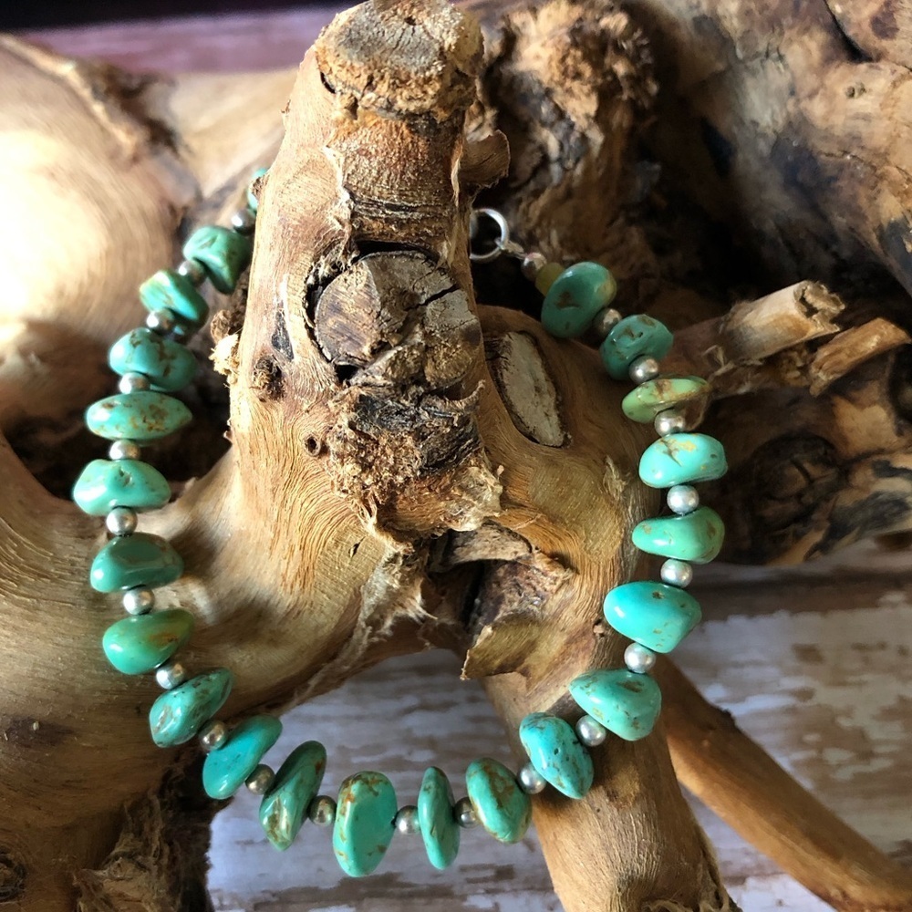 🩵 Vintage Genuine Turquoise Nugget and Silver Beaded Boho Bracelet - Picture 2 of 9